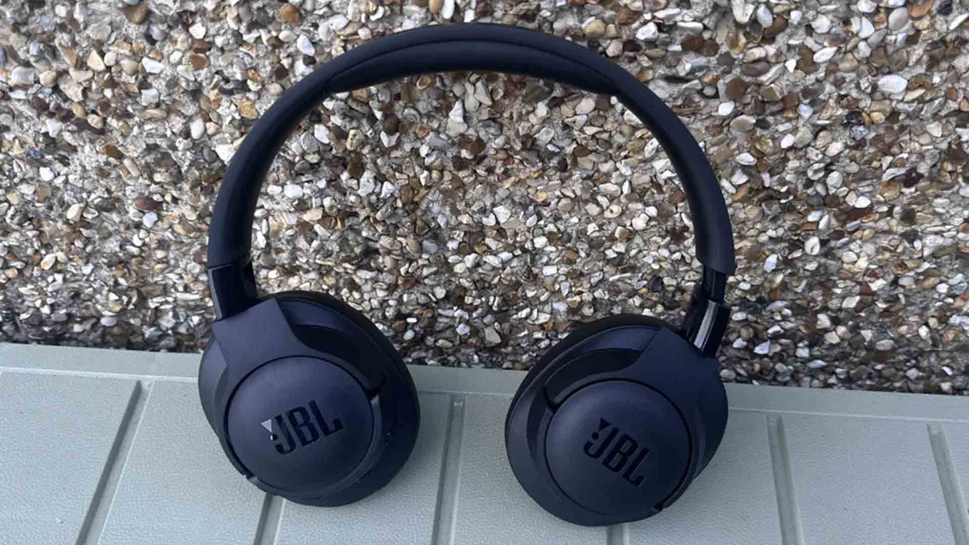 مقایسه هدفون JBL Tune 770NC با بیتس Solo 4