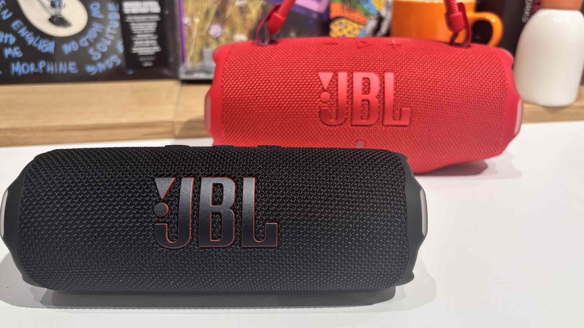 مقایسه اسپیکر JBL Charge 6 با انکر Boom 2