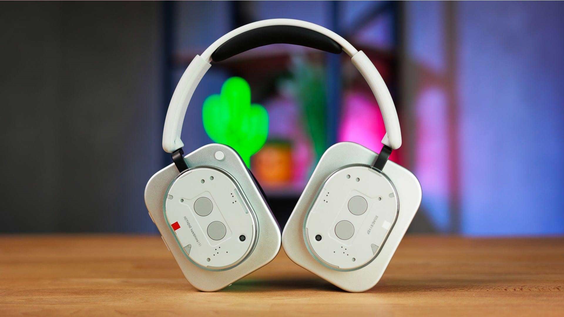 مقایسه ناتینگ هدفون ۱ و ایرپاد مکس