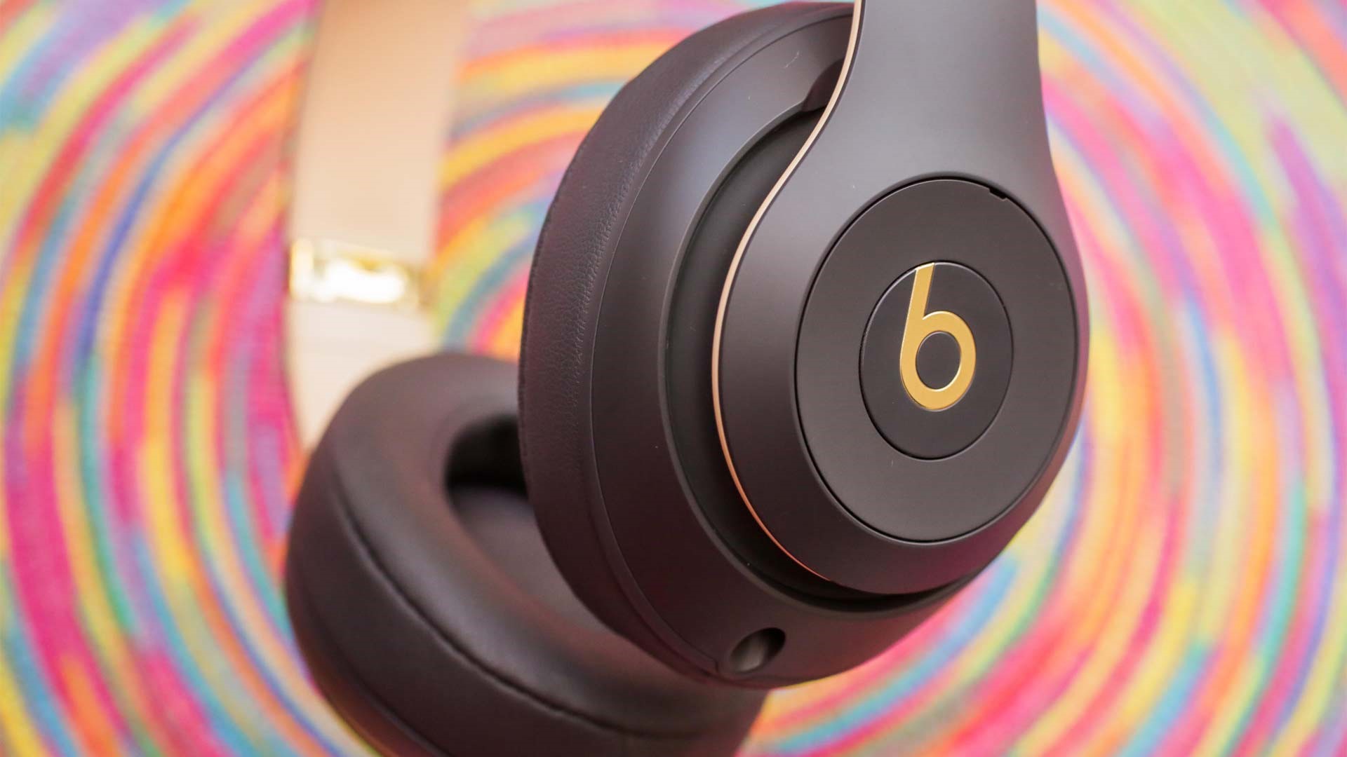 مقایسه هدفون بیتس Studio Pro با ایرپاد مکس اپل