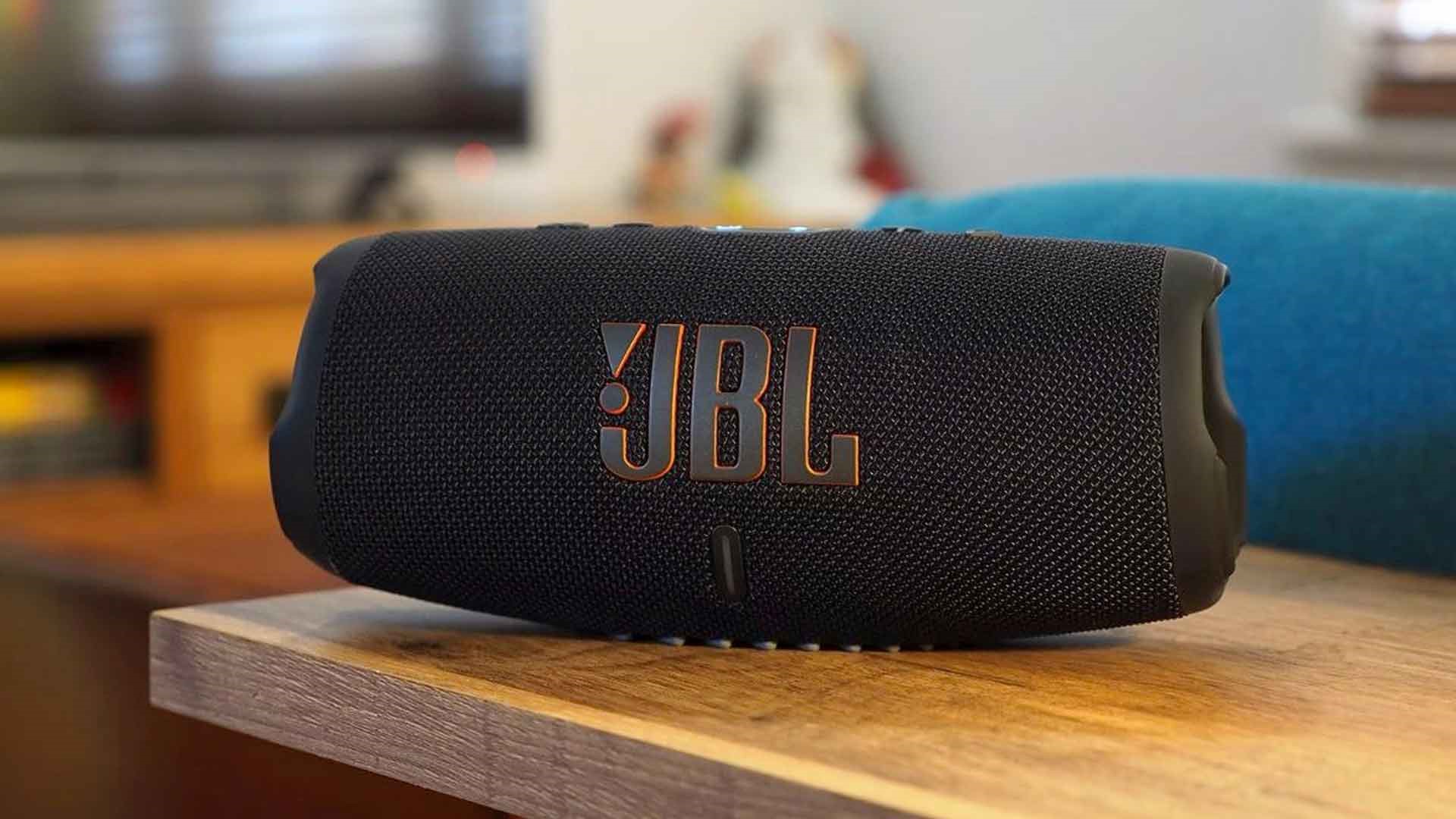 مقایسه اسپیکر JBL Charge 5 با Anker Soundcore Motion X500