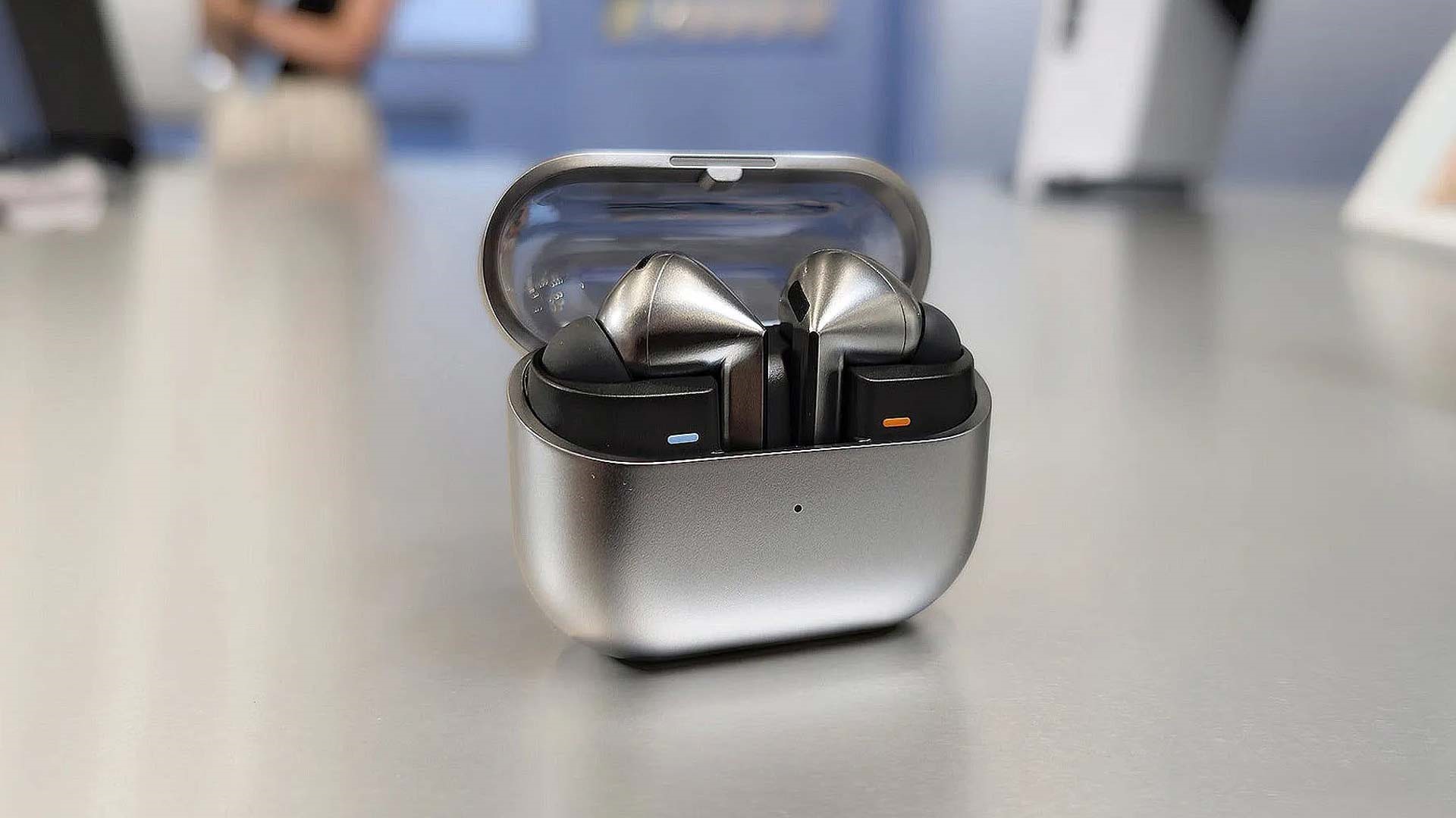 مقایسه هندزفری سامسونگ گلکسی بادز 3 پرو با  JBL Tune Flex 2